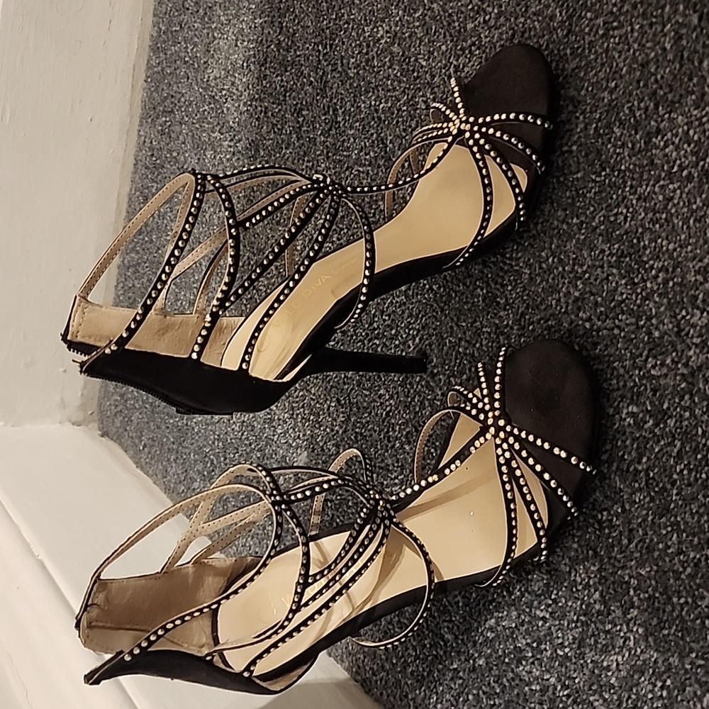 Black ⚫️ heels 👠